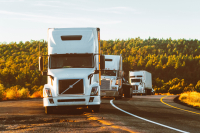 Transport ponadnormatywny a standardowy przewóz towarów